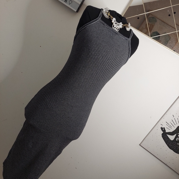 Black and white stripe dress - Picture 5 of 8